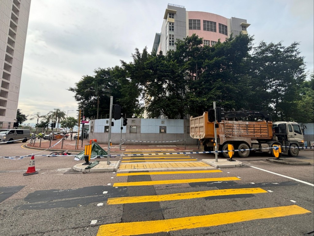 現場為愛禮街及愛賢街交界過路處。 現場為愛禮街及愛賢街交界過路處。