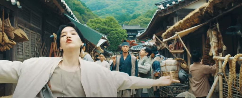 Jin太会望镜,反而柾个挂住演戏。