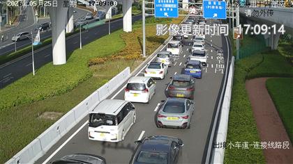 港珠澳大橋自下午開始出現車龍。港珠澳大橋珠海口岸網站圖片 港珠澳大橋自下午開始出現車龍。港珠澳大橋珠海口岸網站圖片