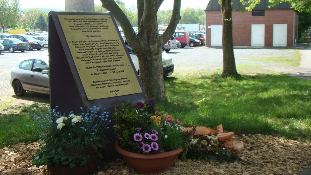 德国女警Michele Kiesewetter记念碑，她的遇害令一系列悬案凶手被命名为「海尔布隆幽灵」。 维基