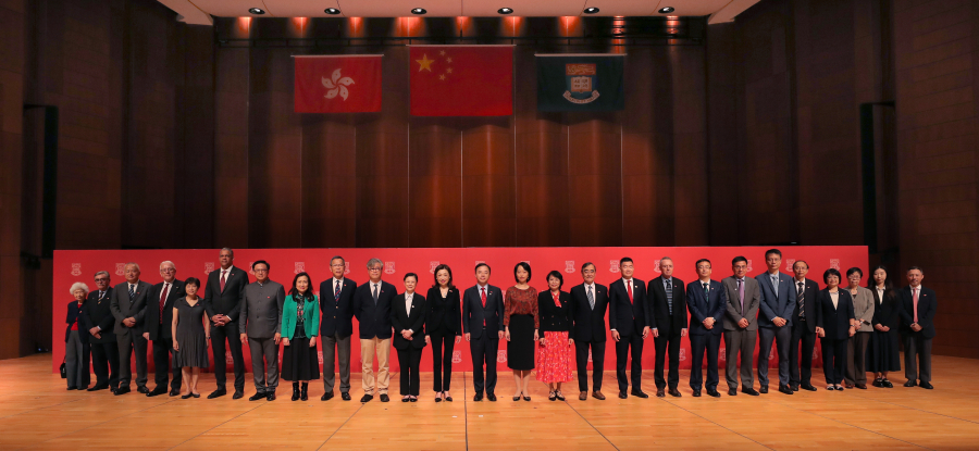 香港大学举行升旗典礼，庆祝中华人民共和国香港特别行政区成立二十七周年。港大图片