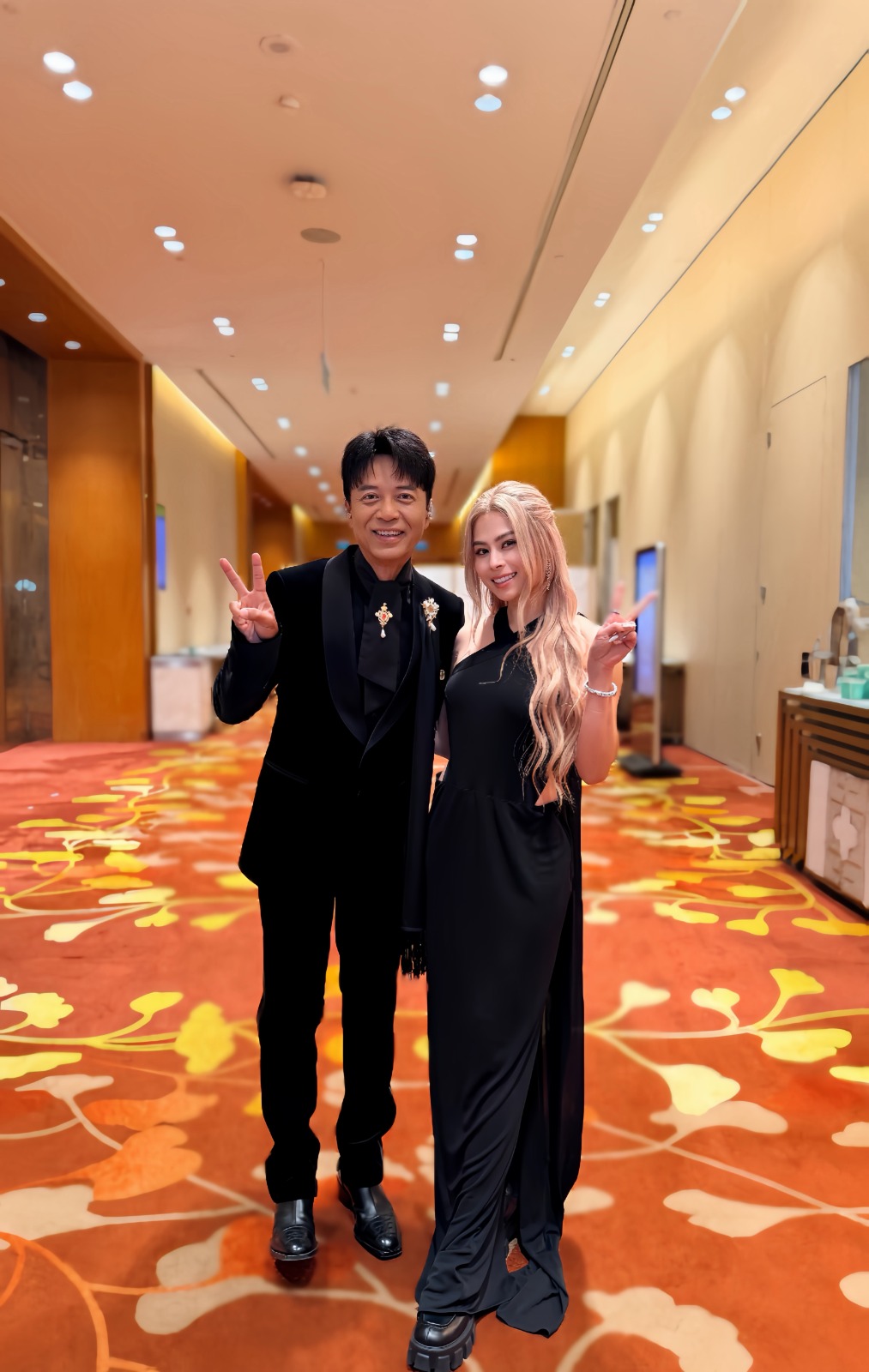 克勤的同門師妹李幸倪(Gin Lee)亦有現身撐場,兩人合唱《合久必婚》。 克勤的同門師妹李幸倪(Gin Lee)亦有現身撐場,兩人合唱《合久必婚》。