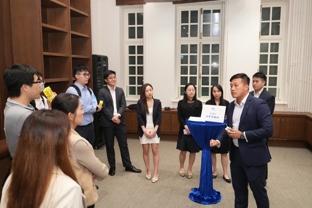 政府律師與參加者自由交流,「圍吓爐、傾吓偈」。林定國fb 政府律師與參加者自由交流,「圍吓爐、傾吓偈」。林定國fb