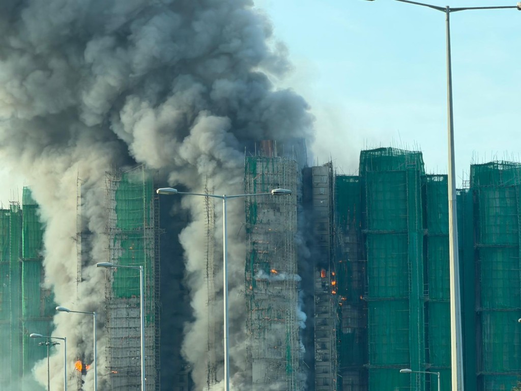 行政長官已宣布，警方、消防處與房屋局將就宏福苑大火事件展開全面調查。