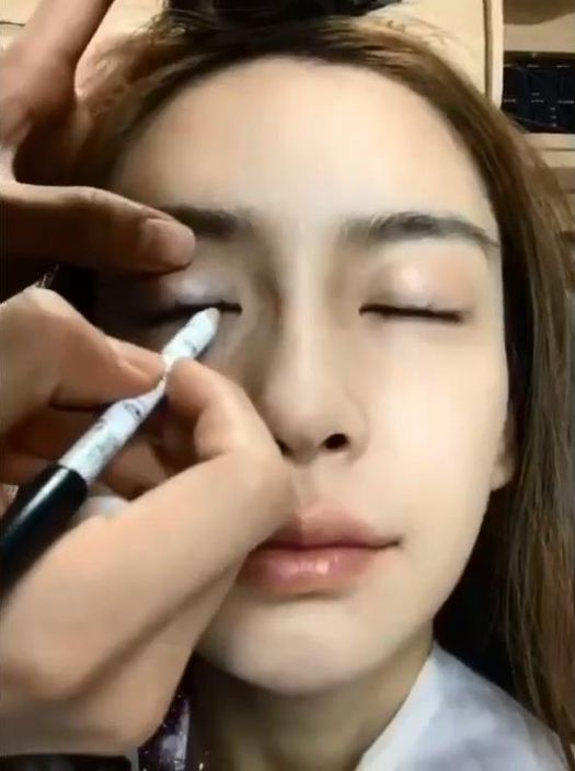 不少粉絲看完都大讚Baby「化妝前後」都非常漂亮。