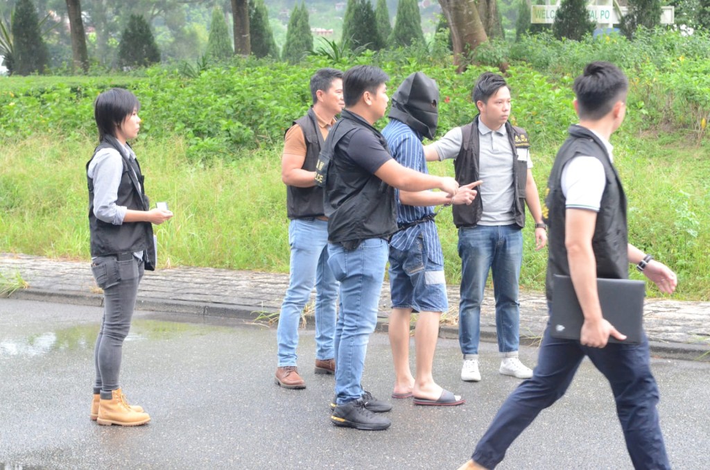 疑犯涉嫌企圖傷人、瘋狂駕駛、藏毒、擅自取去交通工具、盜竊等7宗罪。