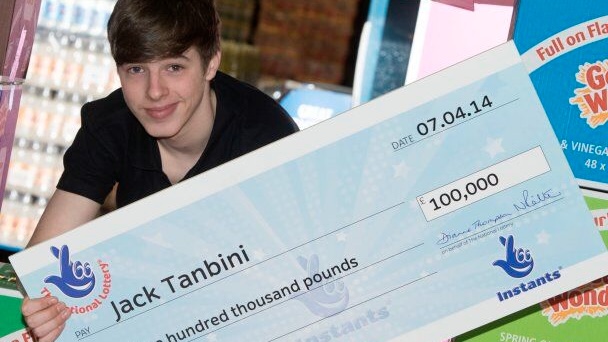 英國男子坦比尼（Jack Tanbini）16歲時獲得橫財，花光後淪為毒販。 National Lottery