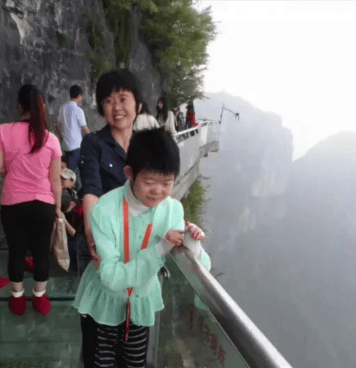 高尚好與母親旅遊。 高尚好與母親旅遊。