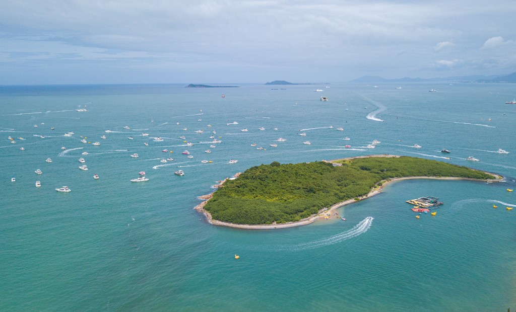 政府歡迎國家移民管理局推出港澳赴海南外國旅行團免簽證144小時政策。新華社資料圖片