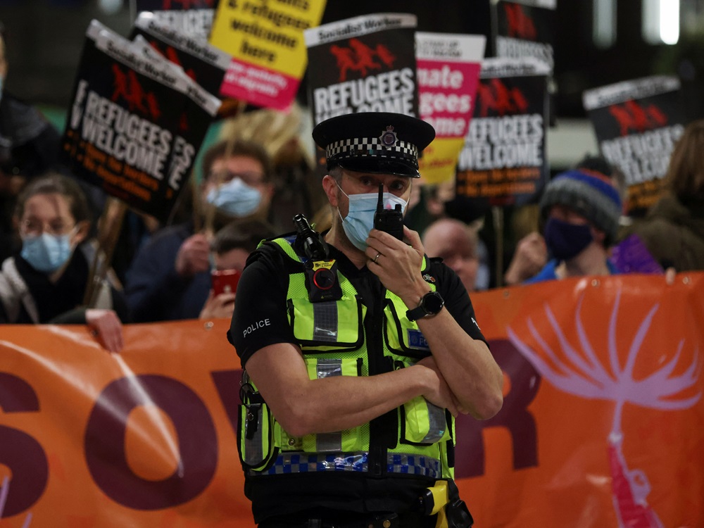 蘇相蘭警方派出大批警員維持秩序。路透社圖片