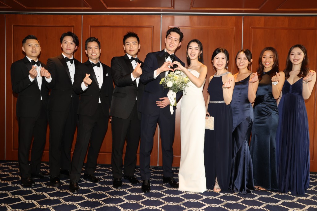 去年麥明詩與盛勁為結婚，馮盈盈擔任姊妹團成員。