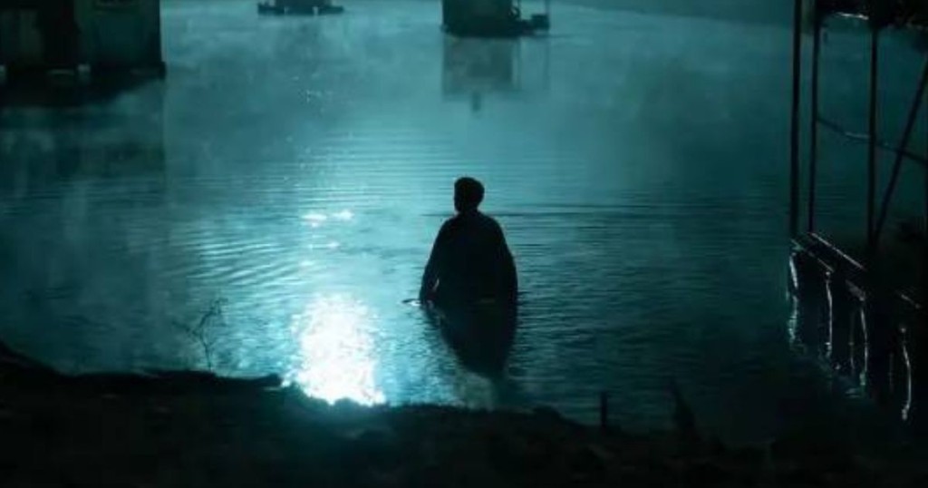 透過地獄、超自然現象，講述人性黑暗面，去諷刺社會的不公。