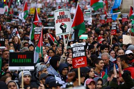 倫敦周六有民眾示威集會，聲援加沙巴勒斯坦人。路透社
