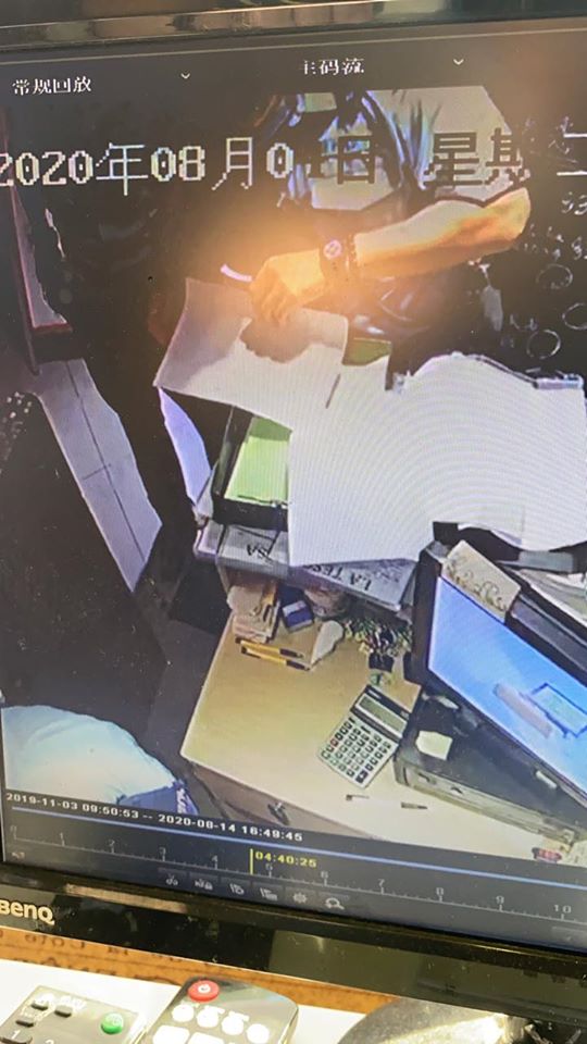 有食店指控警員闖入搜查店內物品。La Tessa圖片