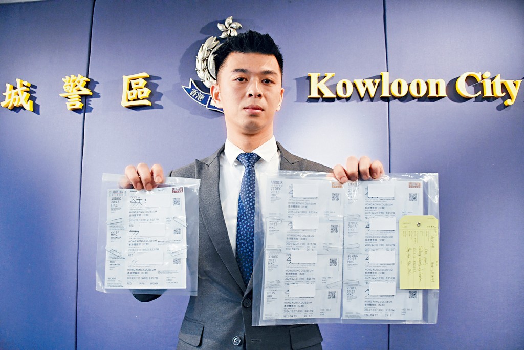 九龍城警區重案組第二隊督察戴廣輝表示檢獲的假演唱會門票(圖右)仿真度極高。
