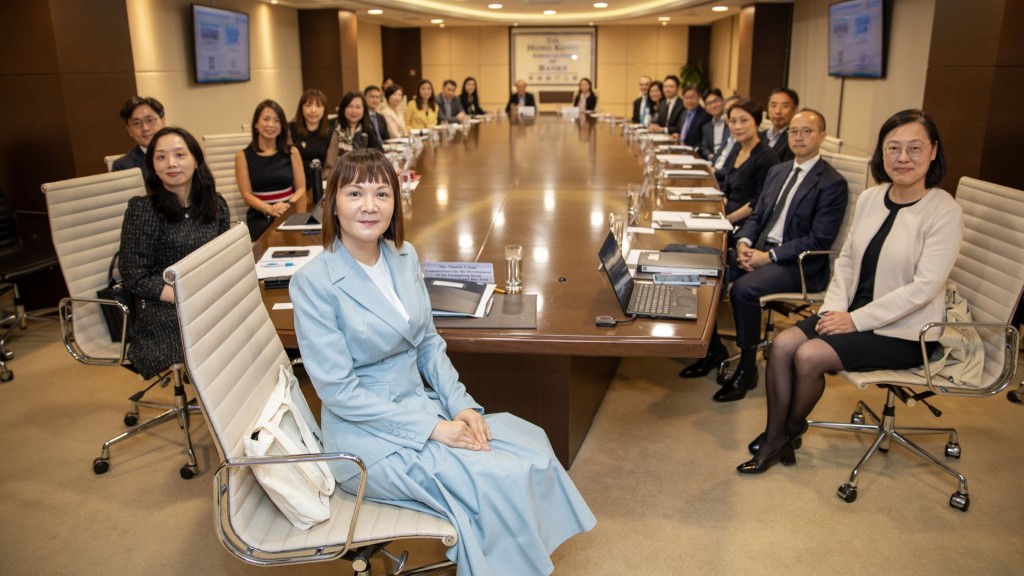 粤港澳大湾区发展专员陈洁玲获邀出席香港银行公会会议，介绍大湾区最新发展。政制局fb