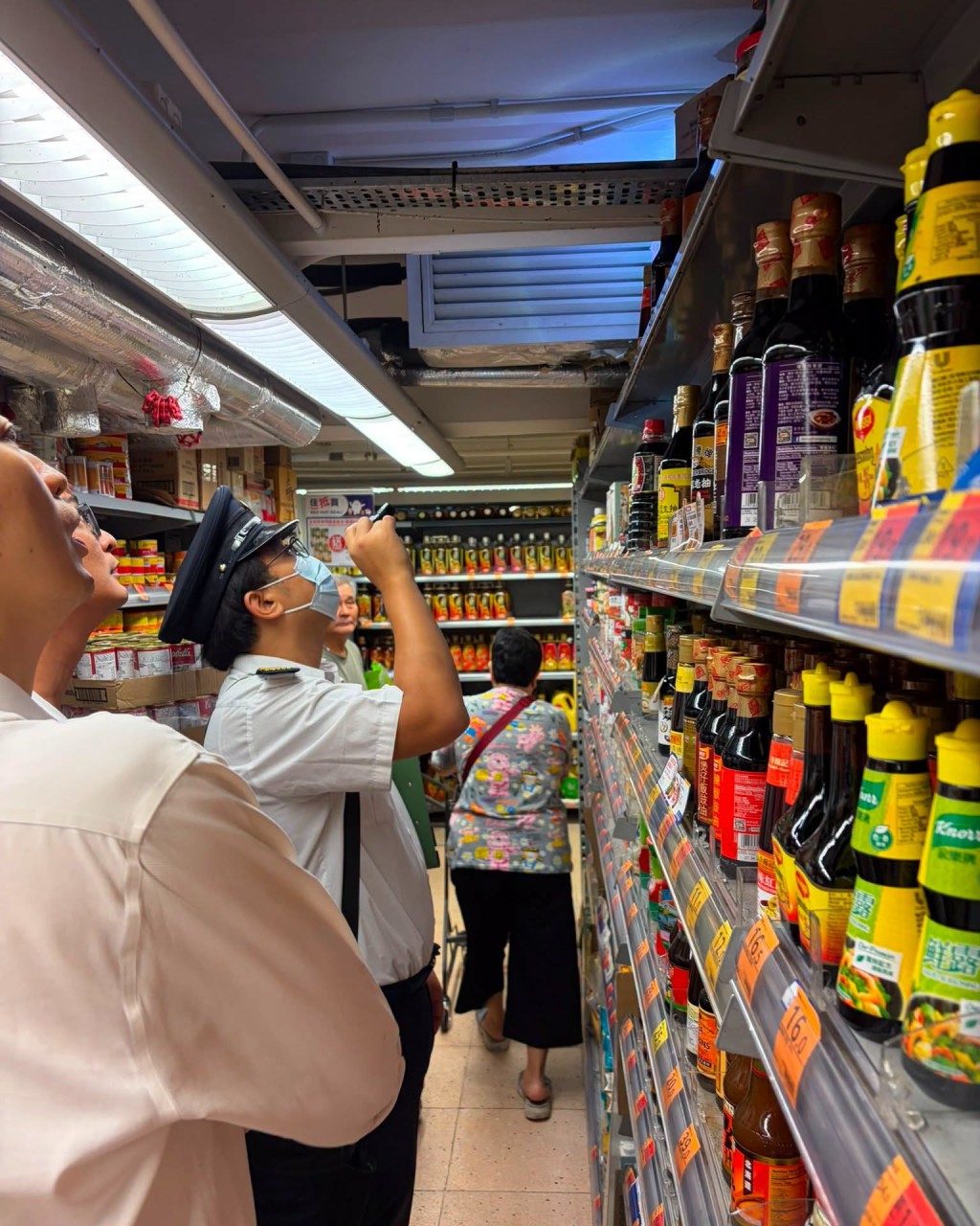 食環署表示，發現店內牆身有孔洞及鼠跡。FB：食環署
