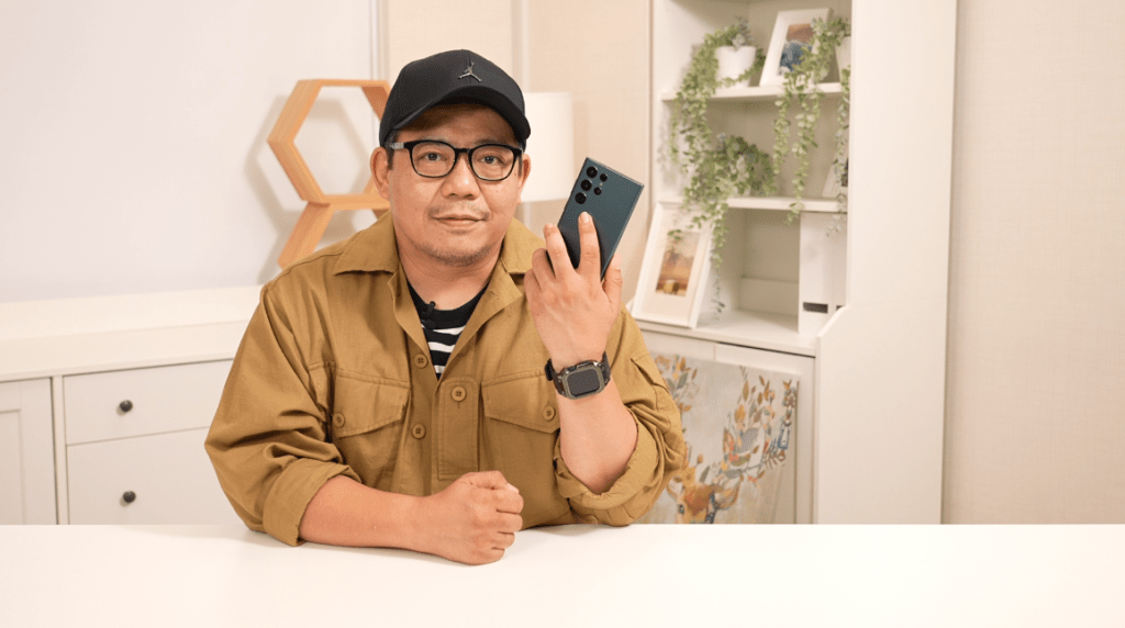 主持Eric認為Samsung S22 Ultra設有4個鏡頭,分別負責不同範圍,相片質素會較佳。