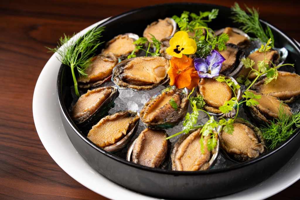 親子優惠︳尖沙咀九龍酒店倚窗閣國際海鮮自助午餐（圖片來源：KKday）