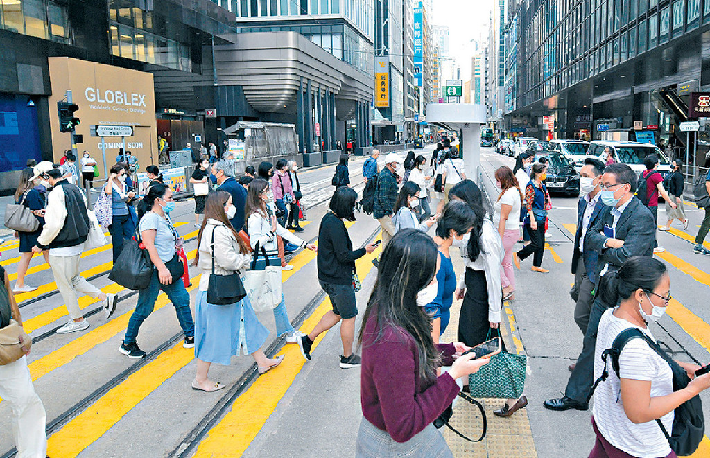 ■本年全港家庭入息中位数，比21年略增800元。
