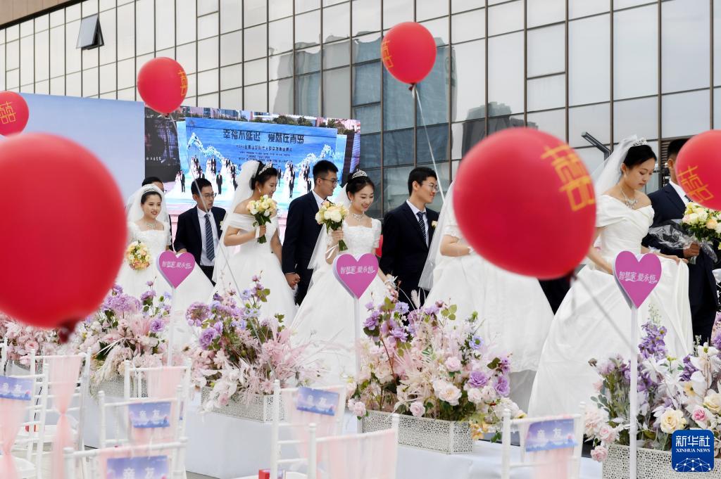 內地去年多地結婚人數激增。新華社