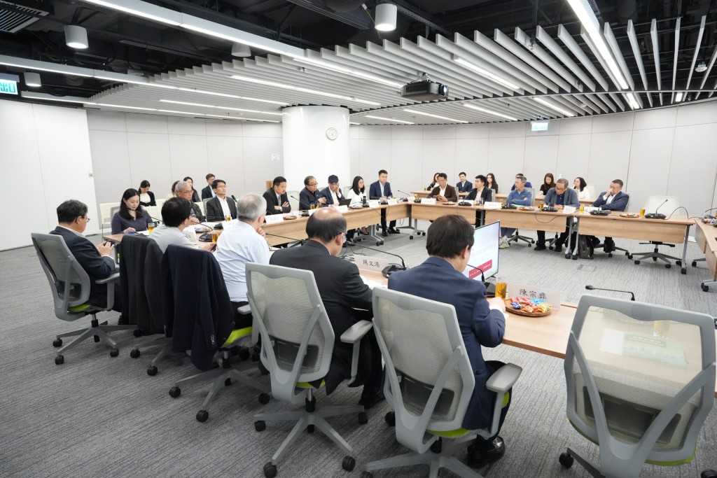 多位特首政策組專家組成員出席，與特首政策組研究團隊深入交流。