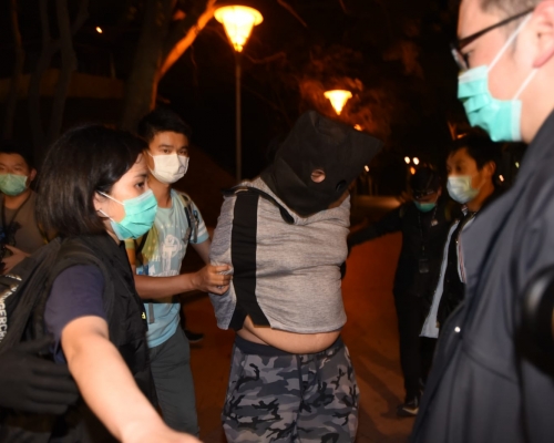 警方拘捕疑犯。