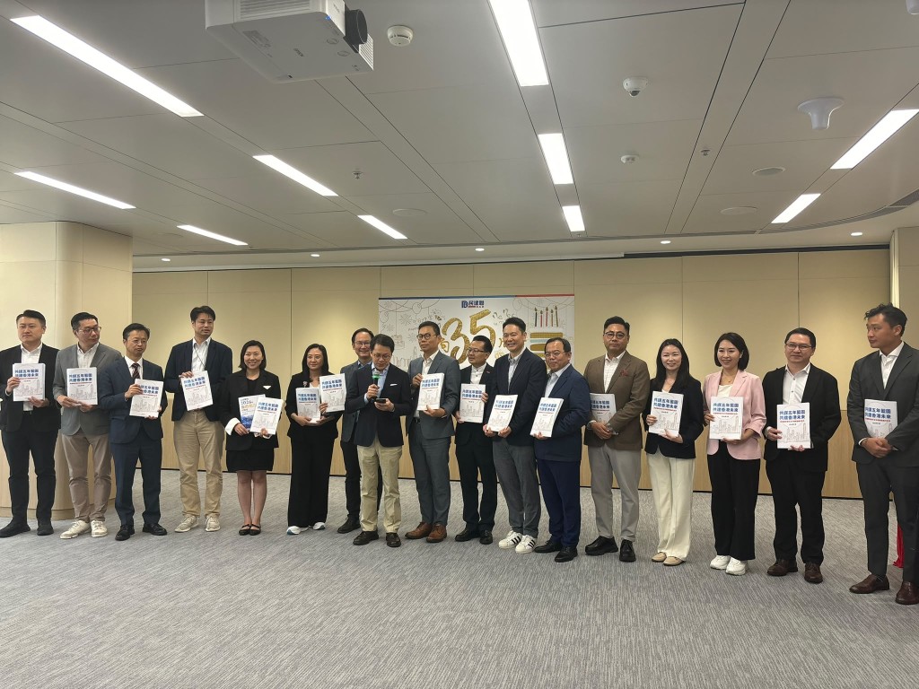 民建聯就《施政報告》及「五年規劃」,一共提出超過50項具體建議。 民建聯就《施政報告》及「五年規劃」,一共提出超過50項具體建議。