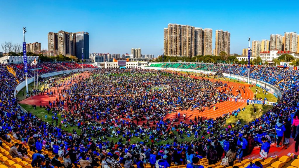 內地省市組織的城市足球聯賽發展迅速，廣受民眾歡迎。中新社