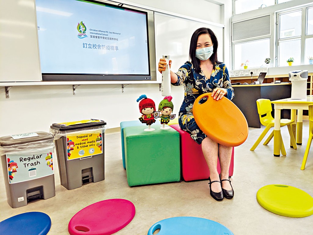 許陳幹華表示，校方特意添置各種設備防疫，包括在室內放置定時滅菌噴霧機。