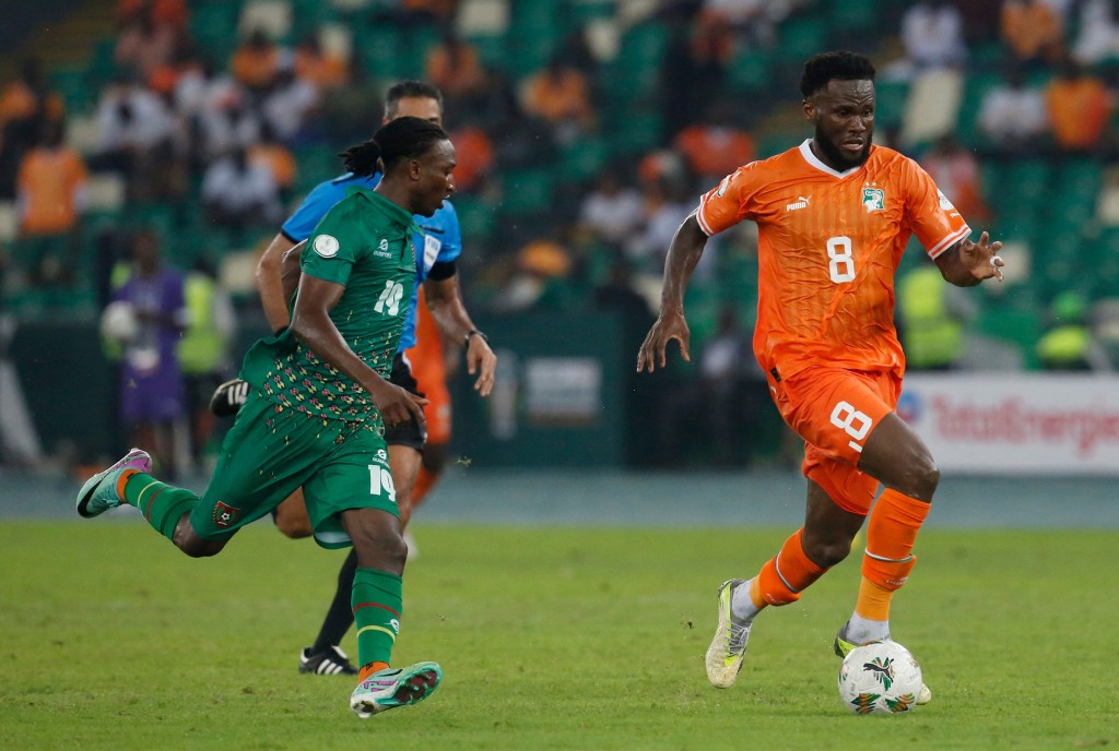 科特迪瓦(橙衫)2:0輕取畿內亞比紹。REUTERS