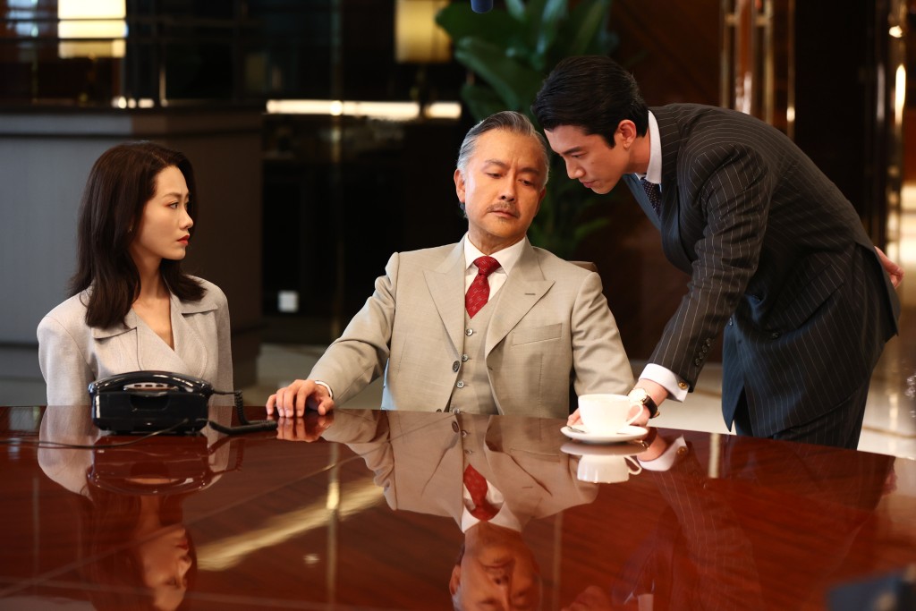 謝君豪在《寒戰1994》中是首富，與吳慷仁演父子；廖子妤及陳家樂飾演夫妻；而謝君豪、廖子妤則是兄妹關係。