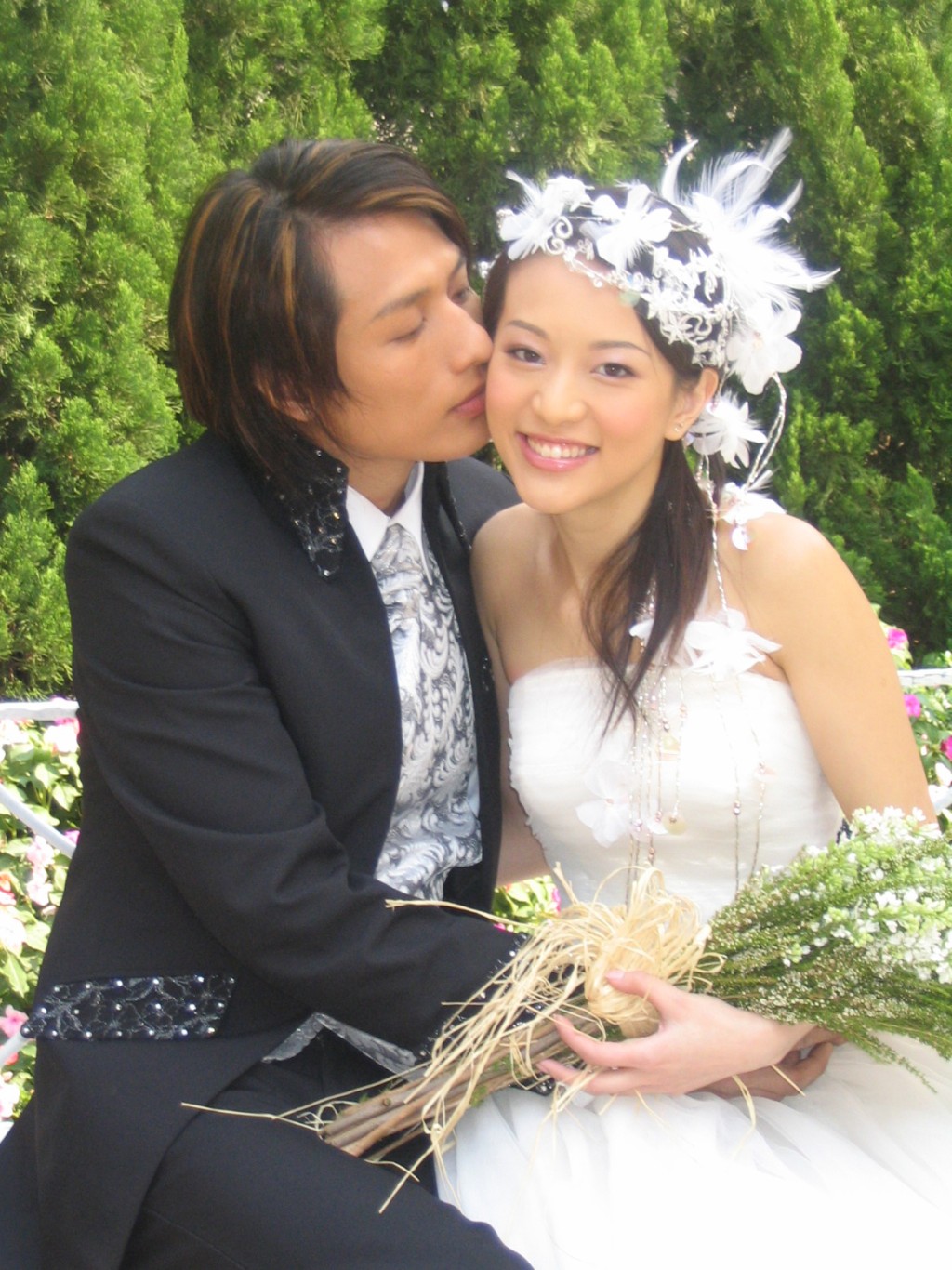 林雅詩在2005年嫁鋼鐵生意商人溫文英，婚後退出娛圈，翌年誕下囝囝，做心做家庭主婦。