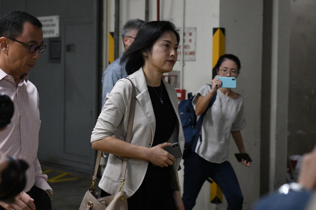 馮永業妻子馮程淑儀離開法庭時沒有回應記者提問。