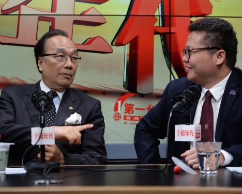 港台《千禧年代》 訪問梁家傑(左) 及香港法學交流基金會副主席丁煌(右)。