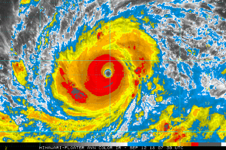 山竹的風眼非常清晰。美國國家海洋及大氣管理局衛星雲圖