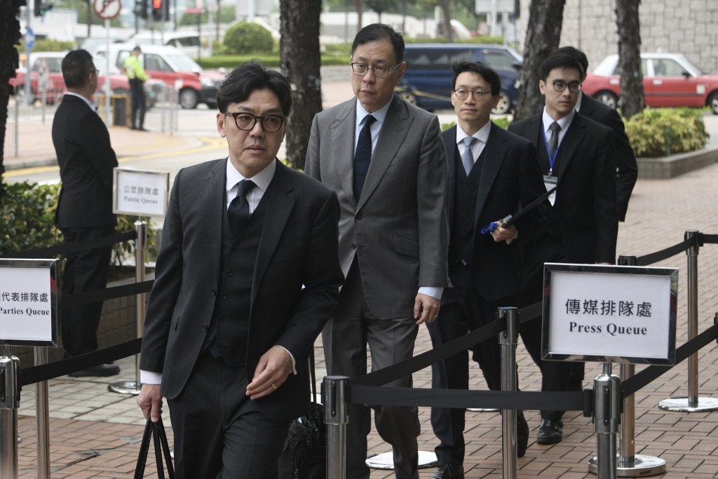大律師李澍桓(左一)、資深大律師杜淦堃(左二)、大律師俞匡庭。 大律師李澍桓(左一)、資深大律師杜淦堃(左二)、大律師俞匡庭。