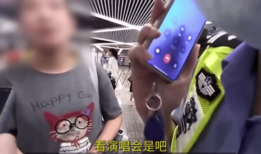 22岁女通缉犯跨省追星到上海睇时代少年团演唱会,地铁一出闸即被捕。 22岁女通缉犯跨省追星到上海睇时代少年团演唱会,地铁一出闸即被捕。