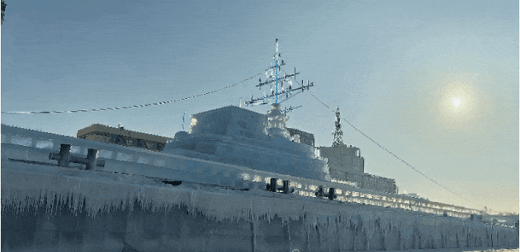 「冰雪遼寧艦」亮相哈爾濱。