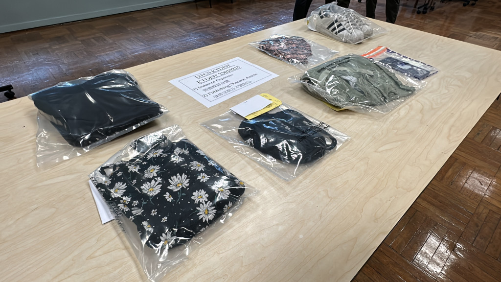 警方展示檢獲的證物。資料圖片