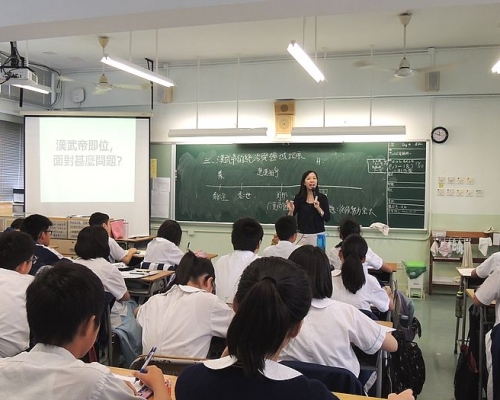 中國歷史科已成為初中必修科，新課程更加入香港史。