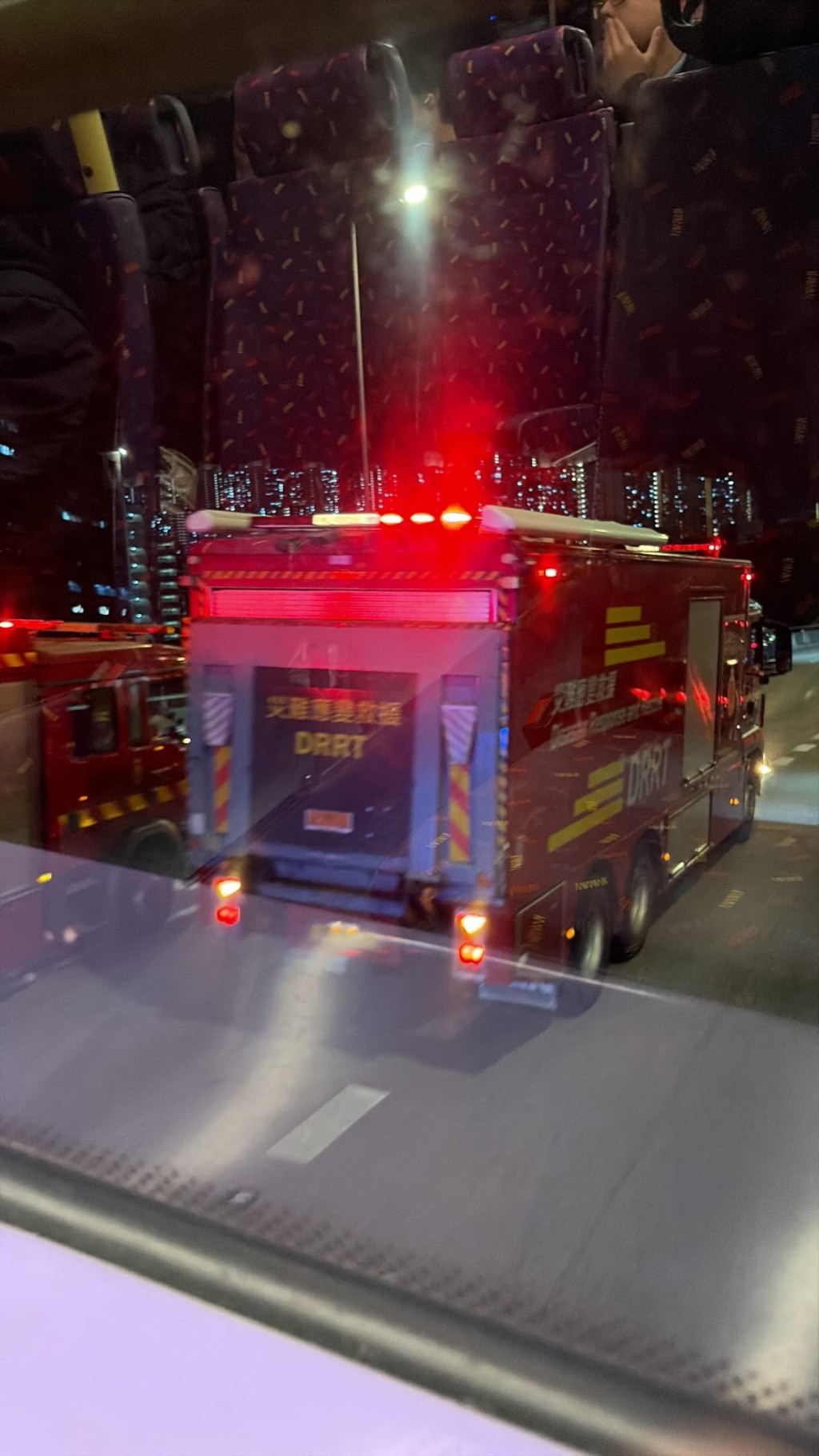 消防處災難應變救援隊亦到場支援。網上圖片