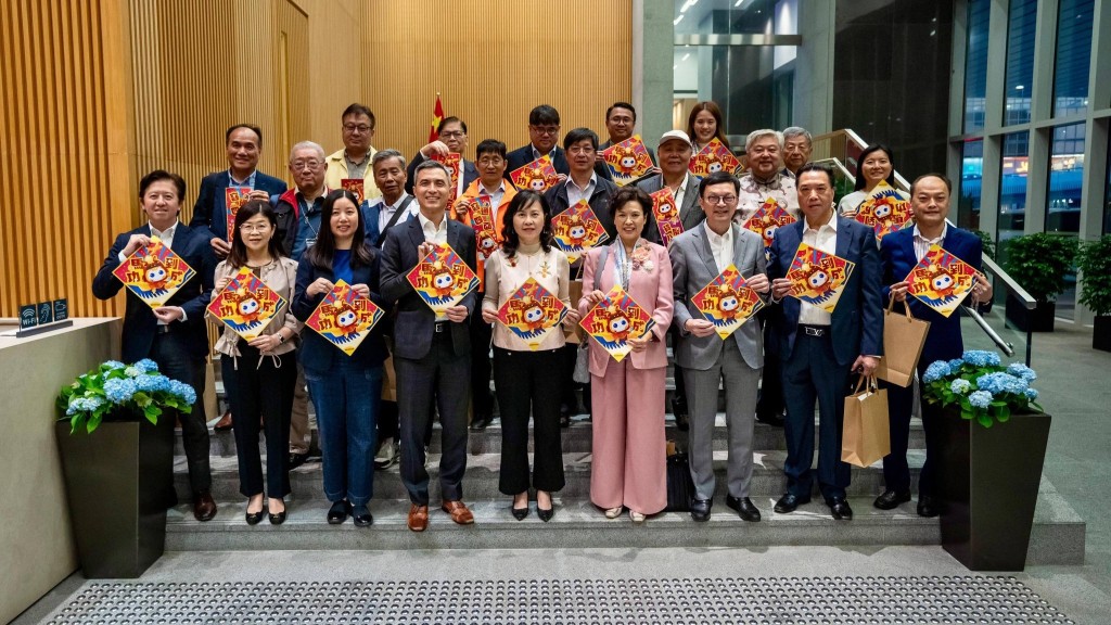 运输及物流局局长陈美宝及团队与的士业界代表会面，举行年度新春茶叙。运物局fb图片