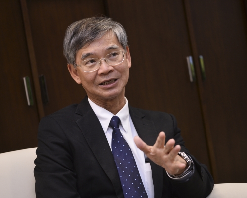 羅致光稱社署代派1萬元不可行。資料圖片