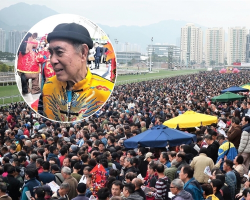 80歲華僑曾先生(小圖)穿龍袍入場。