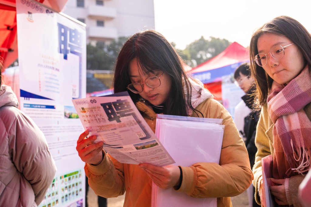 教育部要求各地做好促進明年高校畢業生就業的工作。新華社