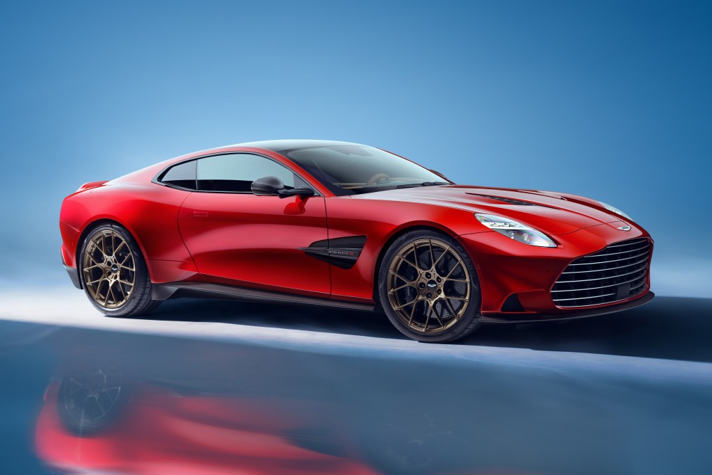 全新超跑Aston Martin Vanquish全新超跑Aston Martin Vanquish車身尺碼4,850 x 2,044 x 1,290mm。