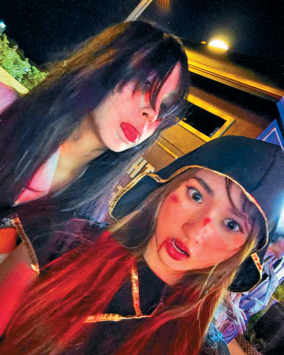 Gigi跟Yumi一齊扮鬼扮馬,力證友情不變。