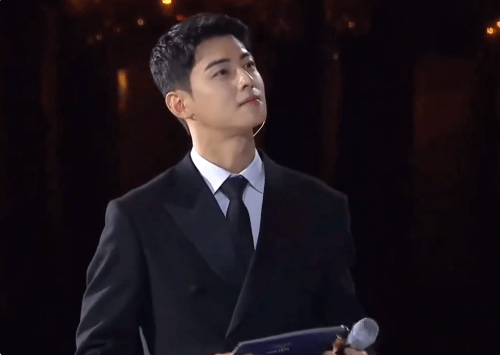 南韓人氣男星車銀優擔任主持人。X@st0ryc 南韓人氣男星車銀優擔任主持人。X@st0ryc