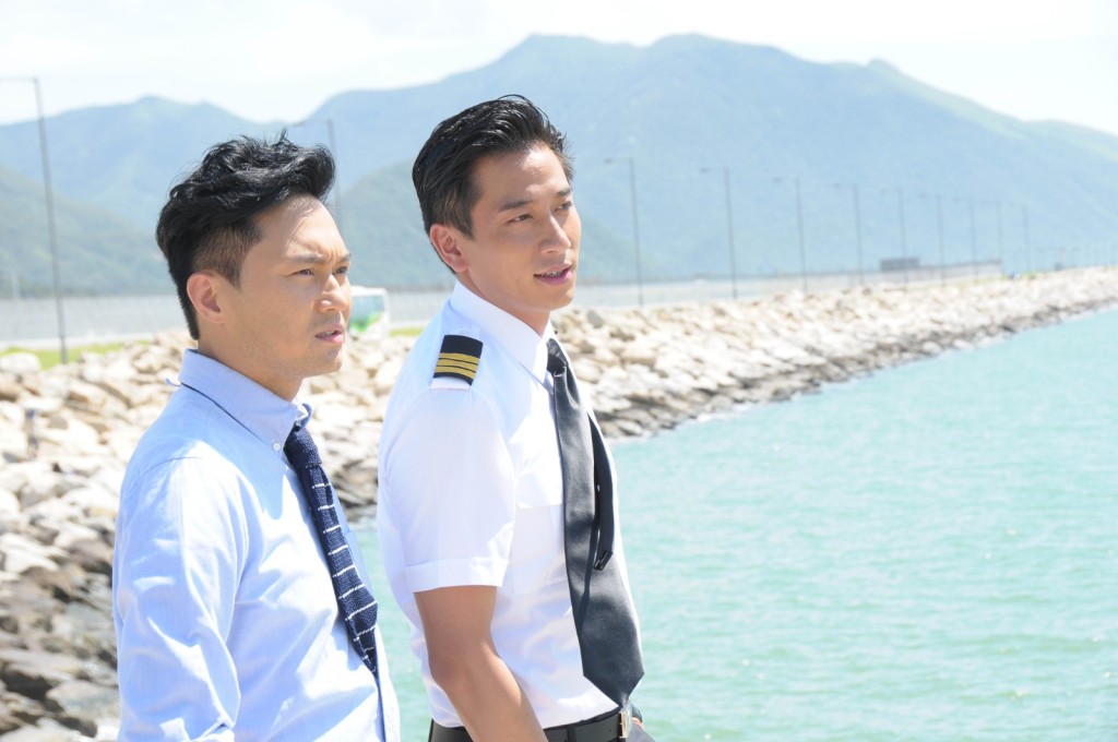 吴卓羲（右）与张智霖曾合拍电视剧《冲上云霄II》。
